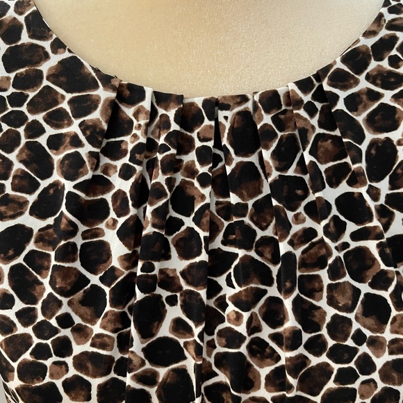 Calvin Klein Giraffe 🦒 Print Sleeveless Top. - Picture 3 of 8